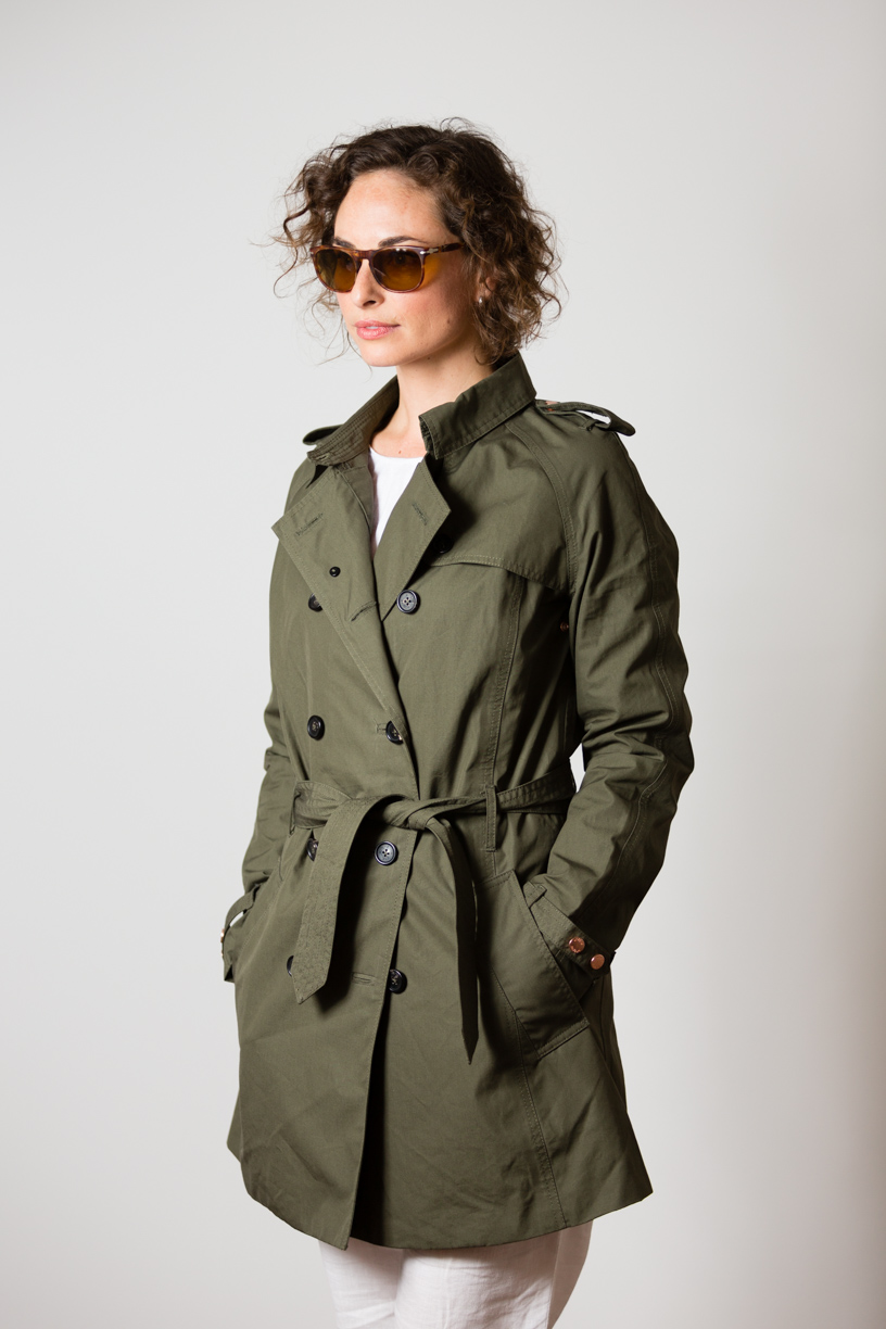 Katharina wearing the EtaProof Trench